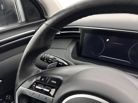 Hyundai Tucson 1.6 T-GDI PHEV Comfort Smart 4WD (INCL.BTW) *LEATHER | FULL-LED | ADAPTIVE-CRUISE | HEATED-COMFORTSEATS | KEYLESS | CAMERA | DIGI-COCKPIT | PRIVACY-GLASS | SHIFT-PADDLES | ECC | PDC | 19''ALU*