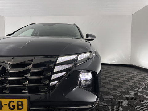 Hyundai Tucson 1.6 T-GDI PHEV Comfort Smart 4WD (INCL.BTW) *LEATHER | FULL-LED | ADAPTIVE-CRUISE | HEATED-COMFORTSEATS | KEYLESS | CAMERA | DIGI-COCKPIT | PRIVACY-GLASS | SHIFT-PADDLES | ECC | PDC | 19''ALU*