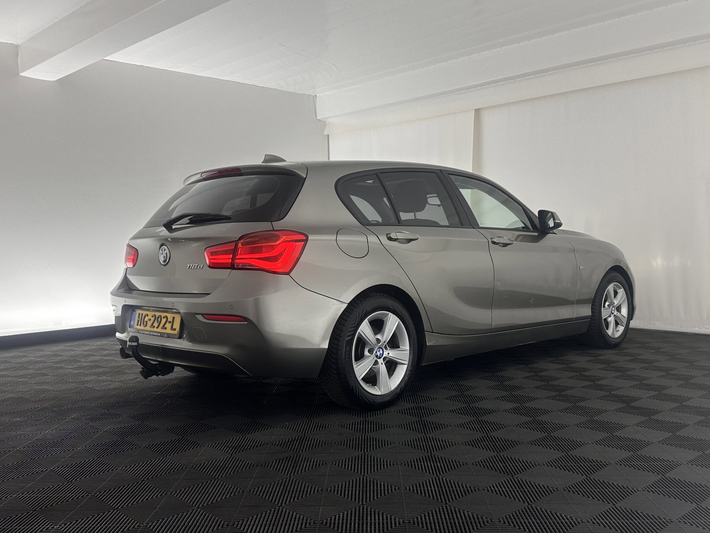 BMW 1-serie 116d EDE Corporate Lease Sport #GEARBOX AUDIBLE#*PANO | FULL-LED | HEATED-SPORTSEATS | KEYLESS | NAVI-FULLMAP | PRIVACY-GLASS | ECC | PDC | CRUISE | 16''ALU*