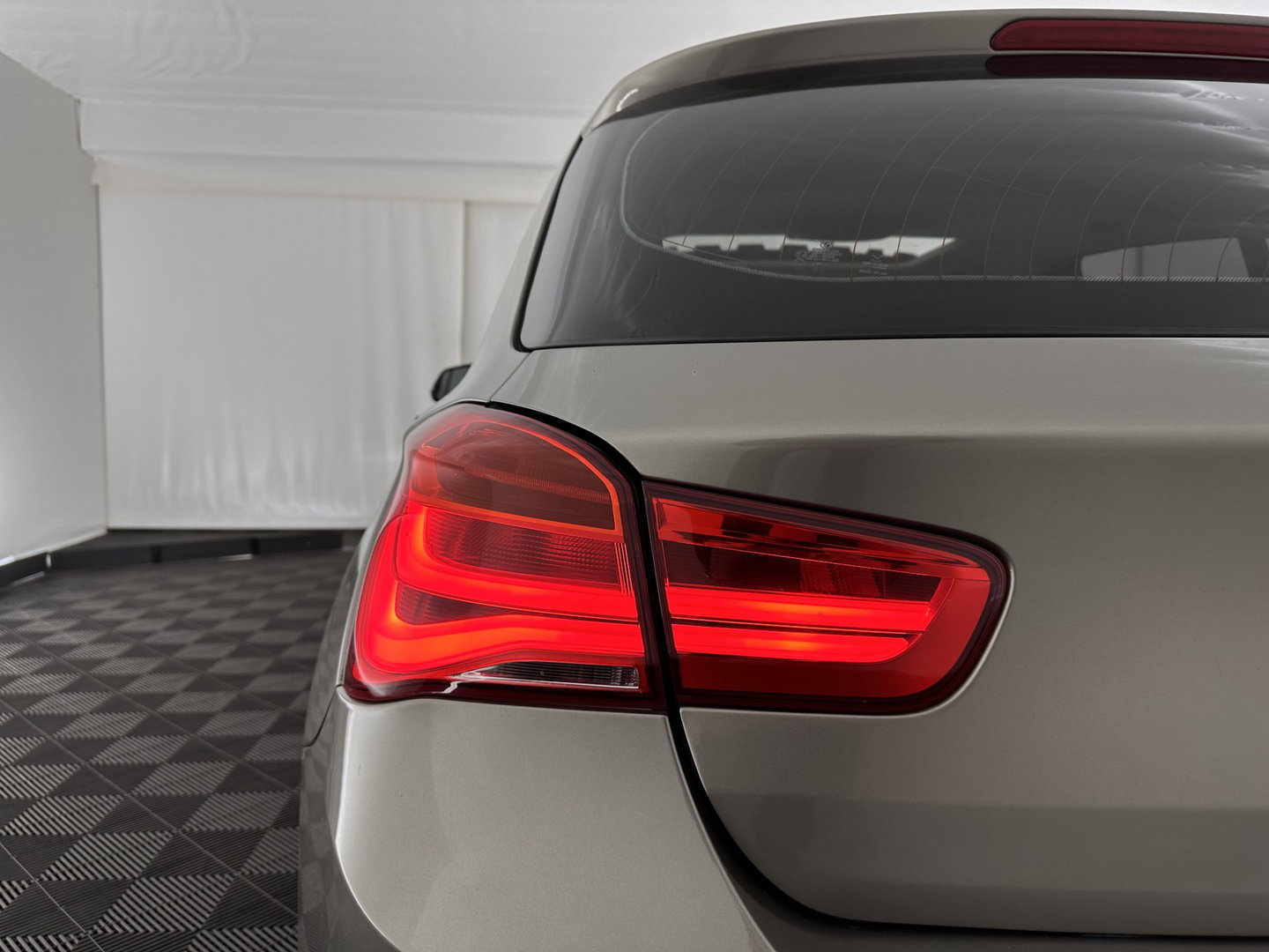 BMW 1-serie 116d EDE Corporate Lease Sport #GEARBOX AUDIBLE#*PANO | FULL-LED | HEATED-SPORTSEATS | KEYLESS | NAVI-FULLMAP | PRIVACY-GLASS | ECC | PDC | CRUISE | 16''ALU*