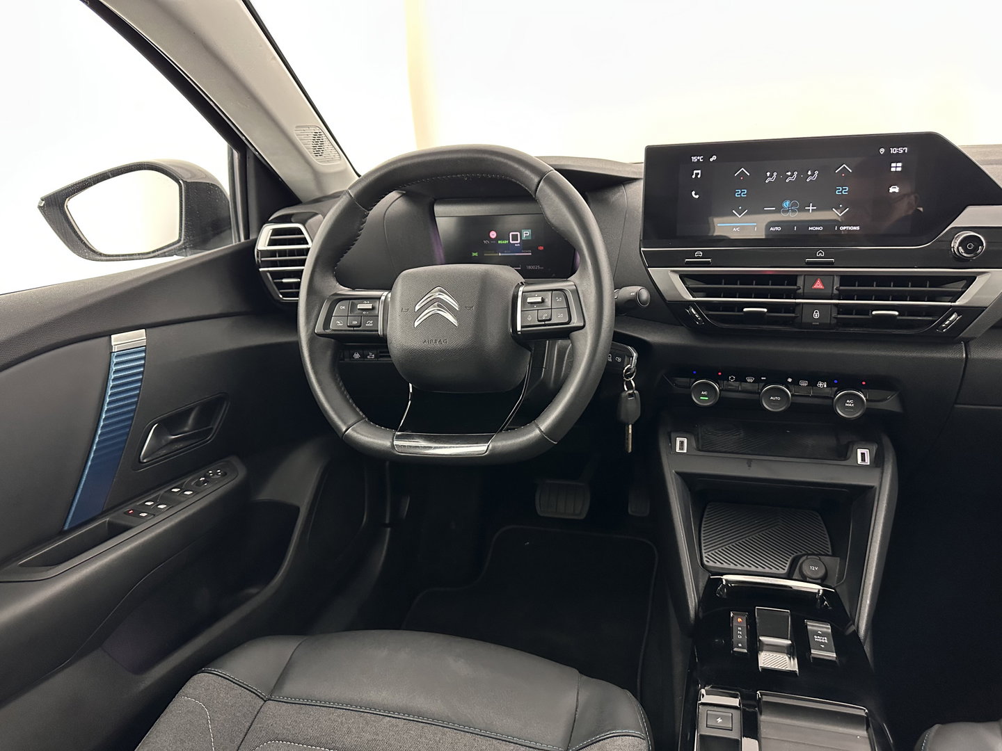 Citroën Ë-C4 X Feel Pack 50 kWh [ 3-Fase-11Kw ] {SOH-91%} (INCL-BTW) *HEATPUMP | FULL-LED | LEATHER-FABRIC | DIGI-COCKPIT | DAB | COMFORTSEATS | CAMERA | ECC | CARPLAY | LANE-ASSIST | PDC | CRUISE | 18''ALU*