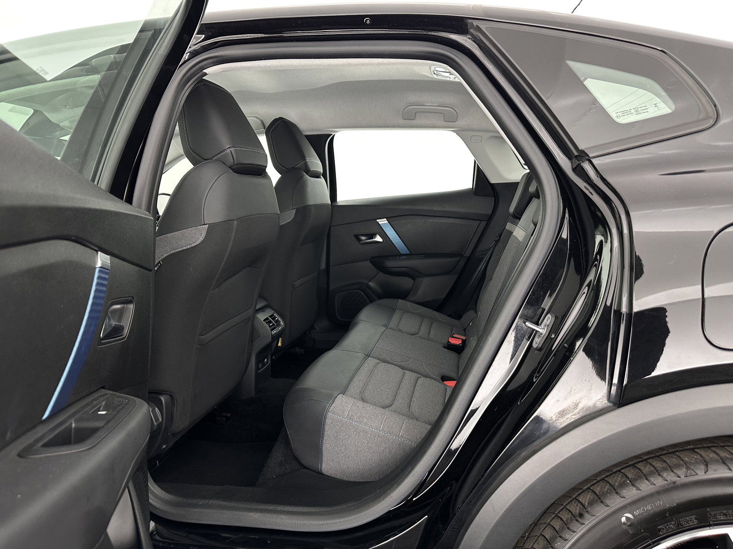 Citroën Ë-C4 X Feel Pack 50 kWh [ 3-Fase-11Kw ] {SOH-91%} (INCL-BTW) *HEATPUMP | FULL-LED | LEATHER-FABRIC | DIGI-COCKPIT | DAB | COMFORTSEATS | CAMERA | ECC | CARPLAY | LANE-ASSIST | PDC | CRUISE | 18''ALU*