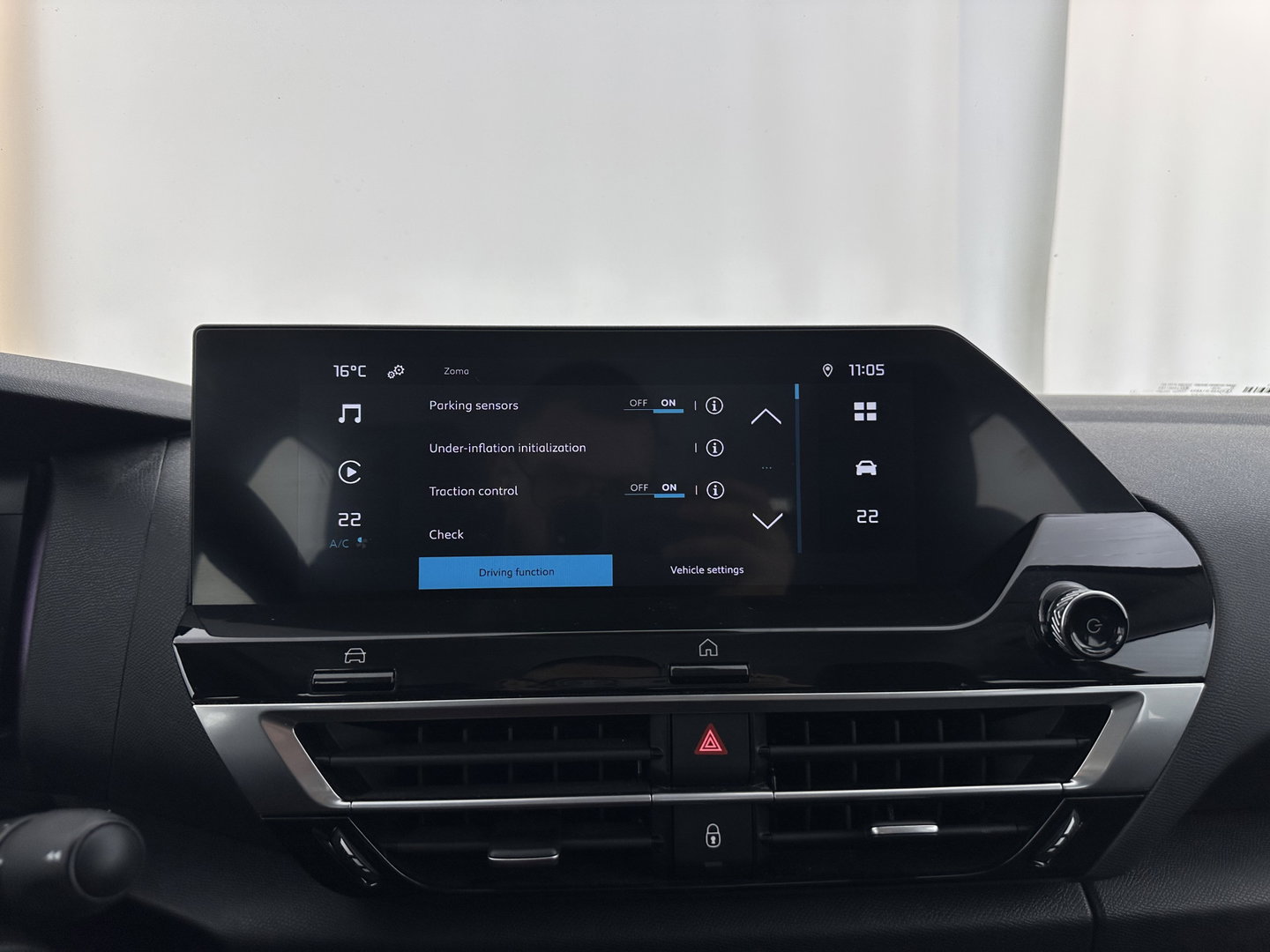 Citroën Ë-C4 X Feel Pack 50 kWh [ 3-Fase-11Kw ] {SOH-91%} (INCL-BTW) *HEATPUMP | FULL-LED | LEATHER-FABRIC | DIGI-COCKPIT | DAB | COMFORTSEATS | CAMERA | ECC | CARPLAY | LANE-ASSIST | PDC | CRUISE | 18''ALU*