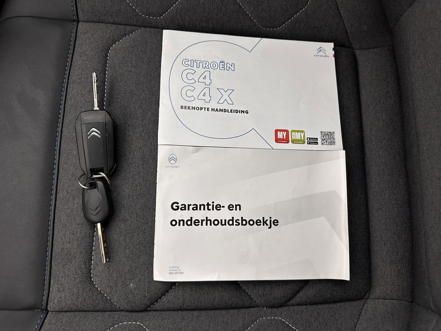 Citroën Ë-C4 X Feel Pack 50 kWh [ 3-Fase-11Kw ] {SOH-91%} (INCL-BTW) *HEATPUMP | FULL-LED | LEATHER-FABRIC | DIGI-COCKPIT | DAB | COMFORTSEATS | CAMERA | ECC | CARPLAY | LANE-ASSIST | PDC | CRUISE | 18''ALU*