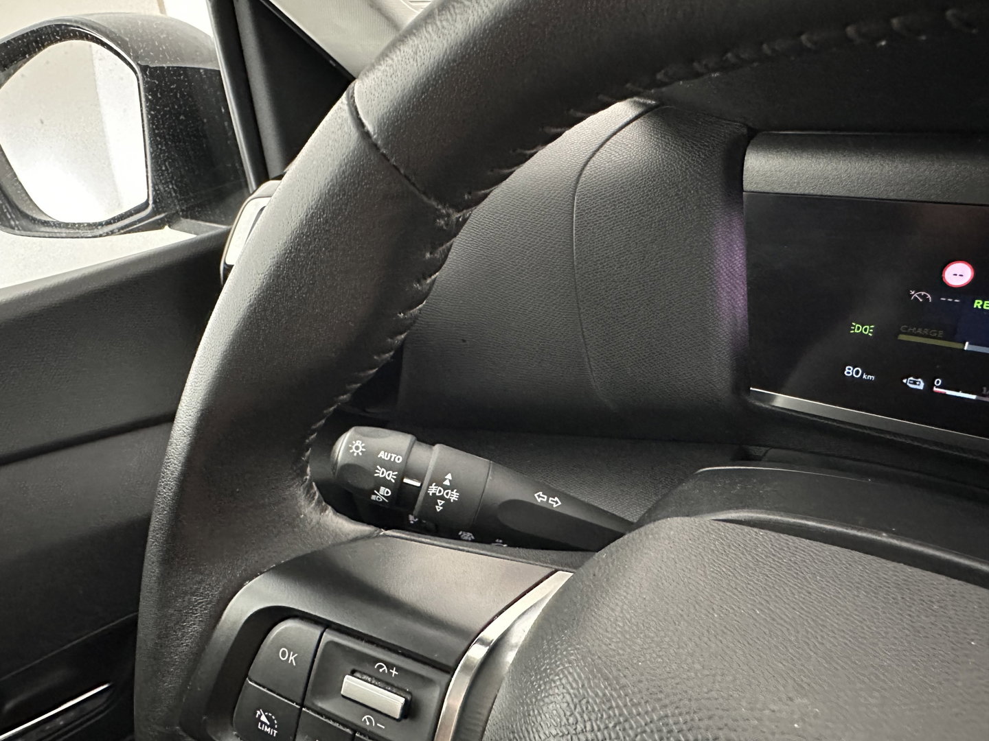 Citroën Ë-C4 X Feel Pack 50 kWh [ 3-Fase-11Kw ] {SOH-91%} (INCL-BTW) *HEATPUMP | FULL-LED | LEATHER-FABRIC | DIGI-COCKPIT | DAB | COMFORTSEATS | CAMERA | ECC | CARPLAY | LANE-ASSIST | PDC | CRUISE | 18''ALU*