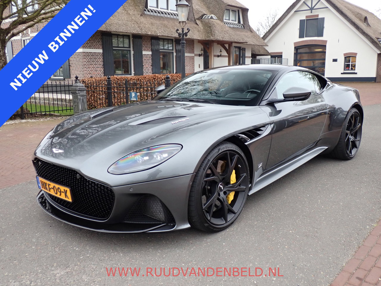 Aston Martin DBS