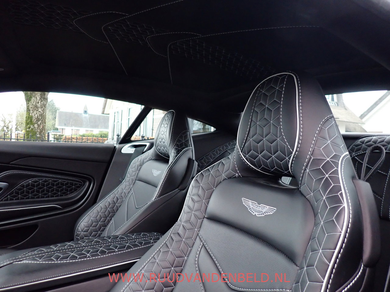 Aston Martin DBS