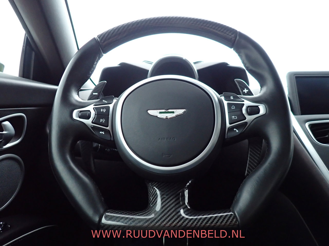 Aston Martin DBS