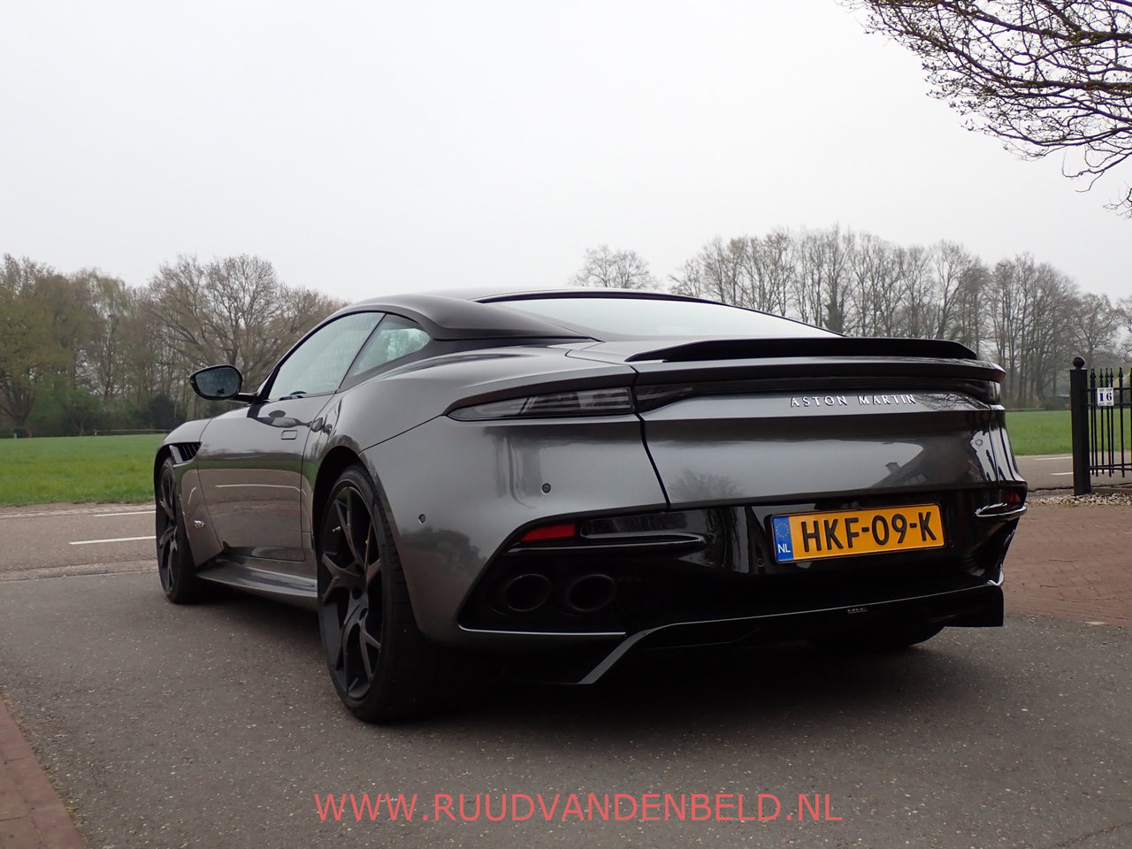 Aston Martin DBS