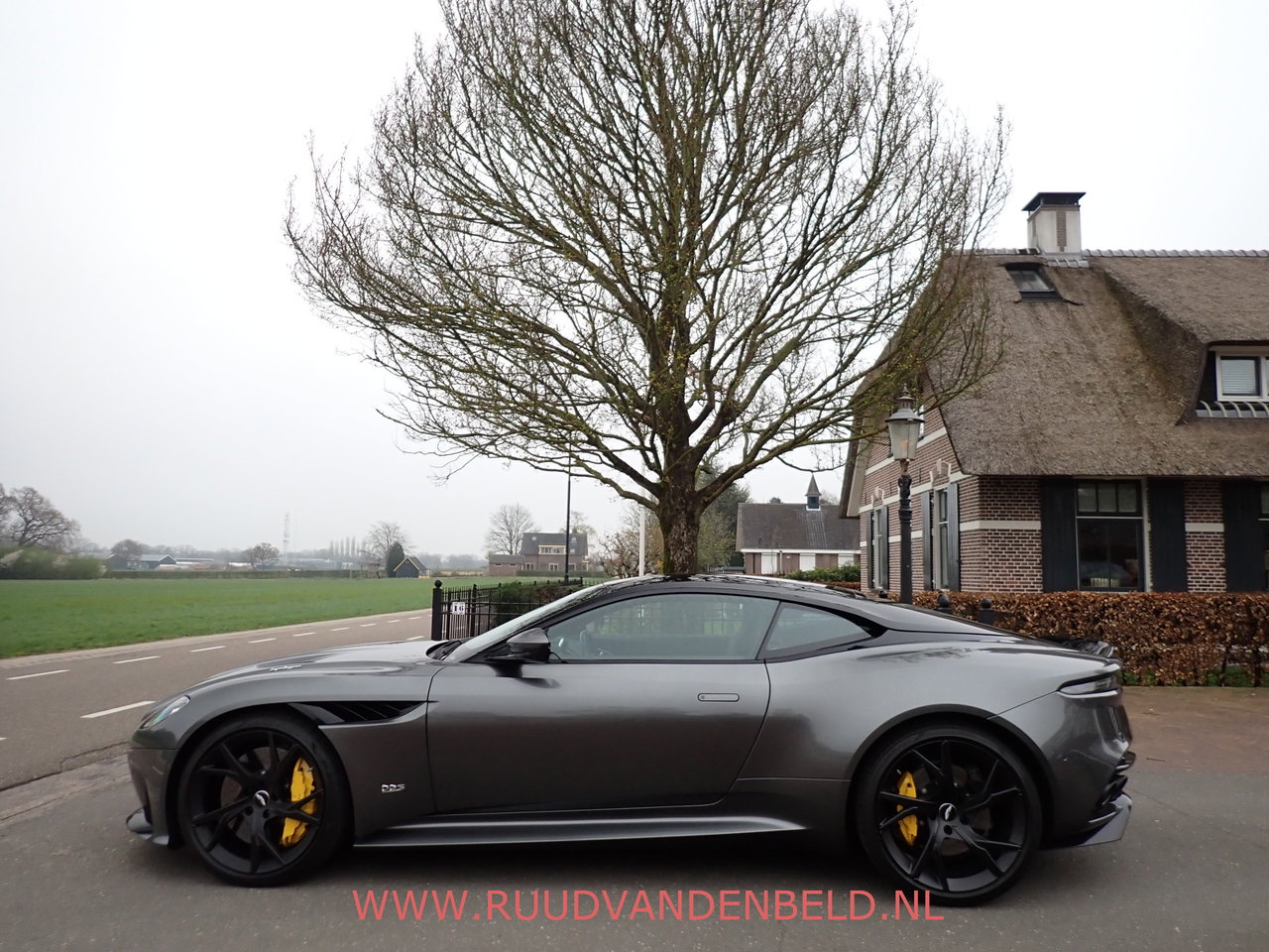 Aston Martin DBS