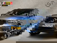 Volvo XC40 - 2.0 B4 R-Design 197Pk Automaat (APPLE CARPLAY, GROOT NAVI, LEDER/ALCANTARA, HARMAN/KARDON, MEMORY SEATS, CAMERA, GETINT GLAS, ELEK ACHTERKLEP, NIEUWSTAAT)