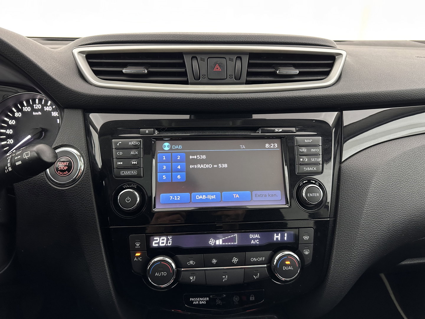 Nissan QASHQAI 1.2 Tekna *PANO | FULL-LEATHER | TOP-VIEW | BLIND-SPOT | NAVI-FULLMAP | HEATED-COMFORTSEATS | KEYLESS | DAB+ | PRIVACY-GLASS | 19''ALU | TOWBAR*