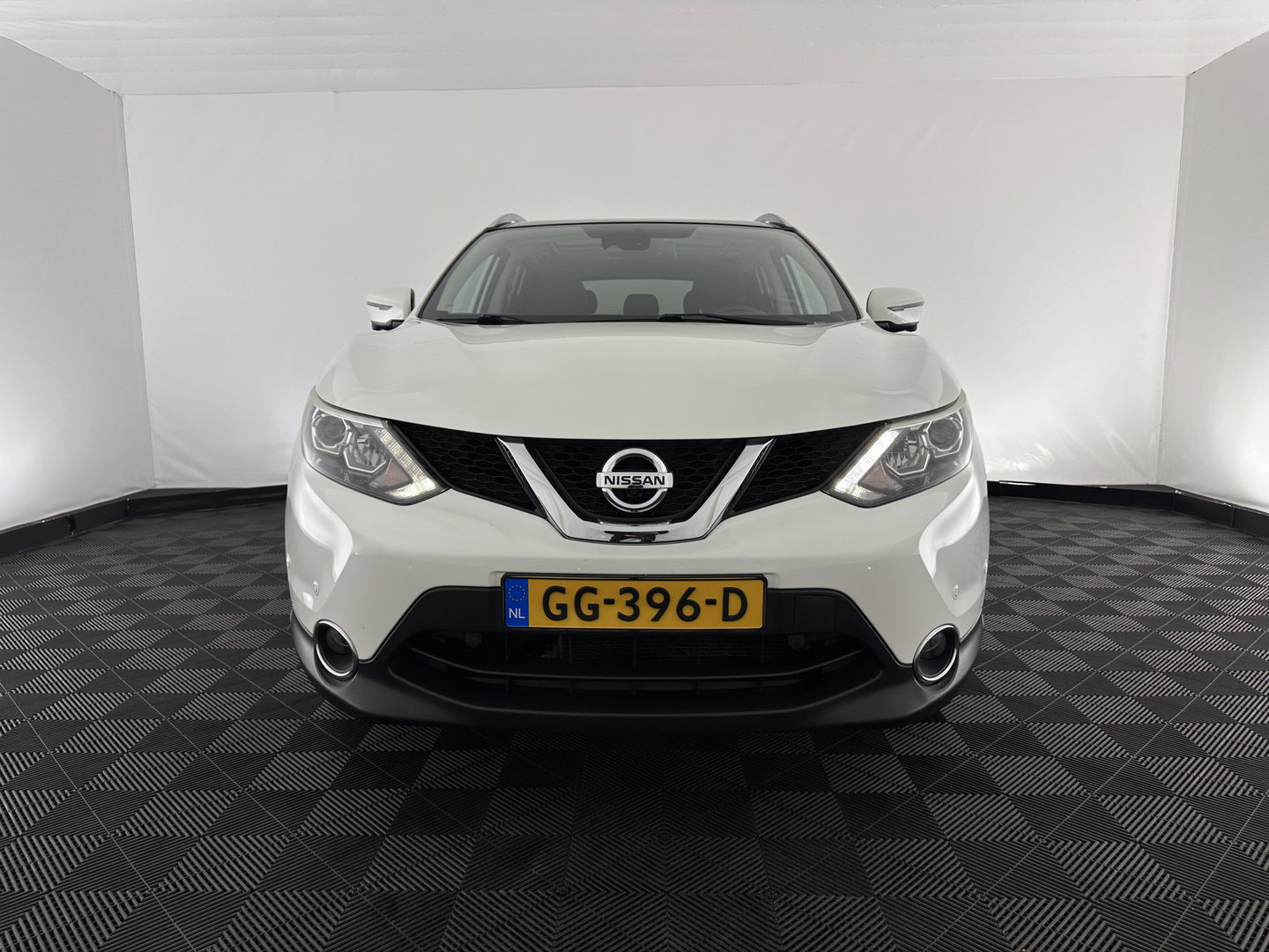 Nissan QASHQAI 1.2 Tekna *PANO | FULL-LEATHER | TOP-VIEW | BLIND-SPOT | NAVI-FULLMAP | HEATED-COMFORTSEATS | KEYLESS | DAB+ | PRIVACY-GLASS | 19''ALU | TOWBAR*
