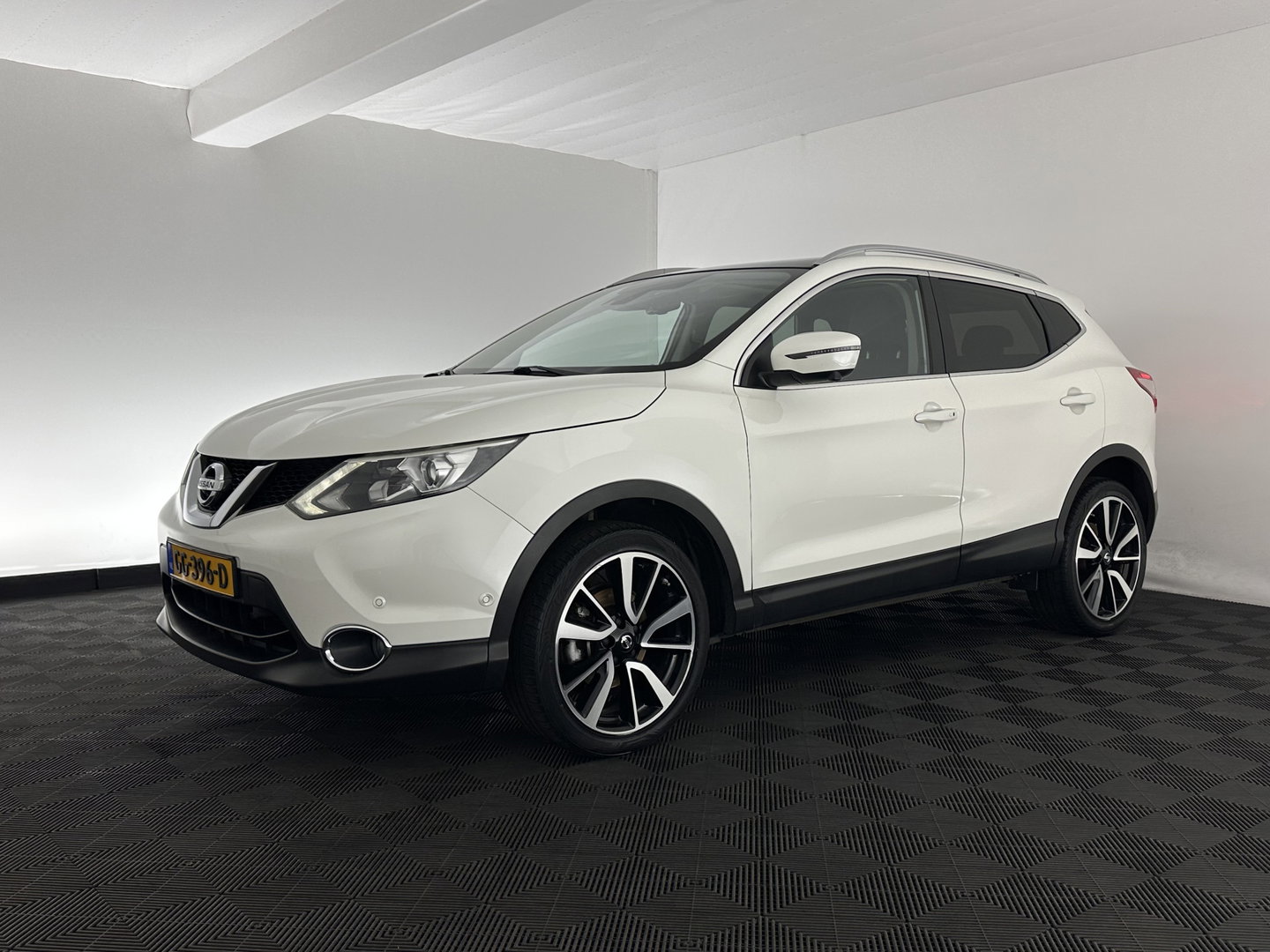 Nissan QASHQAI 1.2 Tekna *PANO | FULL-LEATHER | TOP-VIEW | BLIND-SPOT | NAVI-FULLMAP | HEATED-COMFORTSEATS | KEYLESS | DAB+ | PRIVACY-GLASS | 19''ALU | TOWBAR*
