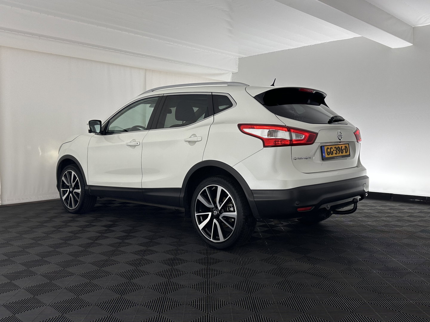 Nissan QASHQAI 1.2 Tekna *PANO | FULL-LEATHER | TOP-VIEW | BLIND-SPOT | NAVI-FULLMAP | HEATED-COMFORTSEATS | KEYLESS | DAB+ | PRIVACY-GLASS | 19''ALU | TOWBAR*
