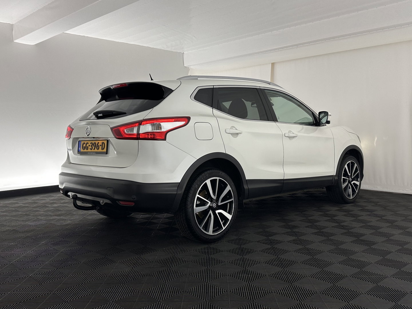 Nissan QASHQAI 1.2 Tekna *PANO | FULL-LEATHER | TOP-VIEW | BLIND-SPOT | NAVI-FULLMAP | HEATED-COMFORTSEATS | KEYLESS | DAB+ | PRIVACY-GLASS | 19''ALU | TOWBAR*