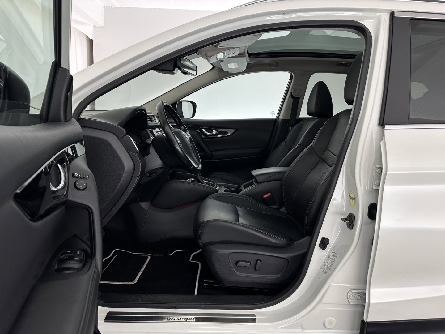 Nissan QASHQAI 1.2 Tekna *PANO | FULL-LEATHER | TOP-VIEW | BLIND-SPOT | NAVI-FULLMAP | HEATED-COMFORTSEATS | KEYLESS | DAB+ | PRIVACY-GLASS | 19''ALU | TOWBAR*