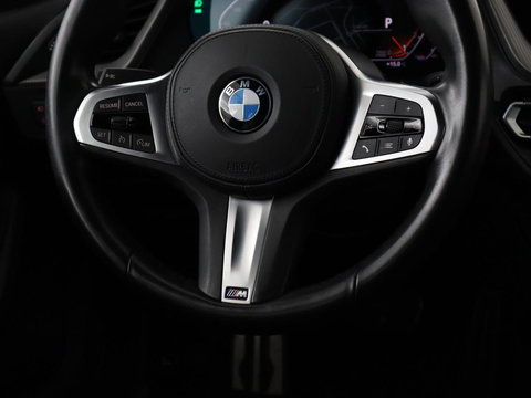 BMW 1-serie 118i M Sport | Panoramadak | Stoelverwarming | Harman/Kardon | Camera | Live Cockpit | Carplay | Sfeerverlichting | Sportstoelen | Full LED | Navigatie | Half leder | Park Assist | Climate control