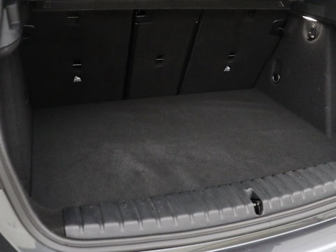 BMW 1-serie 118i M Sport | Panoramadak | Stoelverwarming | Harman/Kardon | Camera | Live Cockpit | Carplay | Sfeerverlichting | Sportstoelen | Full LED | Navigatie | Half leder | Park Assist | Climate control