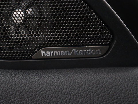 BMW 1-serie 118i M Sport | Panoramadak | Stoelverwarming | Harman/Kardon | Camera | Live Cockpit | Carplay | Sfeerverlichting | Sportstoelen | Full LED | Navigatie | Half leder | Park Assist | Climate control