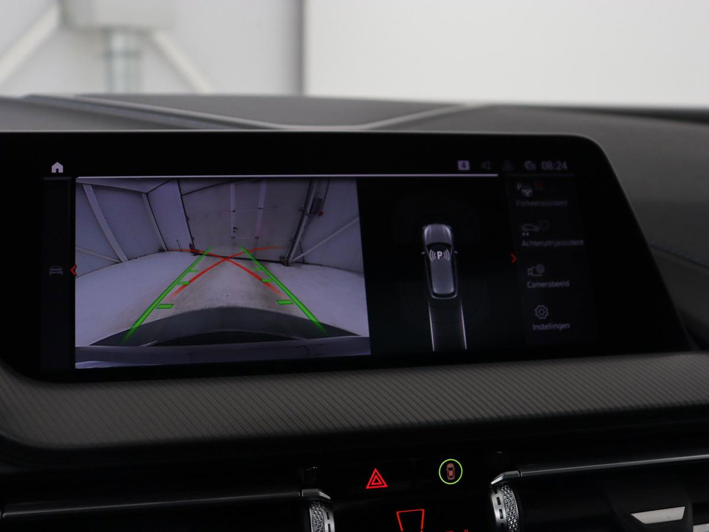 BMW 1-serie 118i M Sport | Panoramadak | Stoelverwarming | Harman/Kardon | Camera | Live Cockpit | Carplay | Sfeerverlichting | Sportstoelen | Full LED | Navigatie | Half leder | Park Assist | Climate control