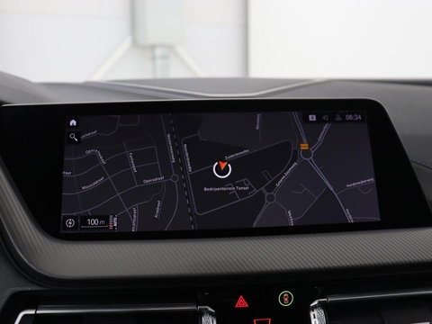 BMW 1-serie 118i M Sport | Panoramadak | Stoelverwarming | Harman/Kardon | Camera | Live Cockpit | Carplay | Sfeerverlichting | Sportstoelen | Full LED | Navigatie | Half leder | Park Assist | Climate control