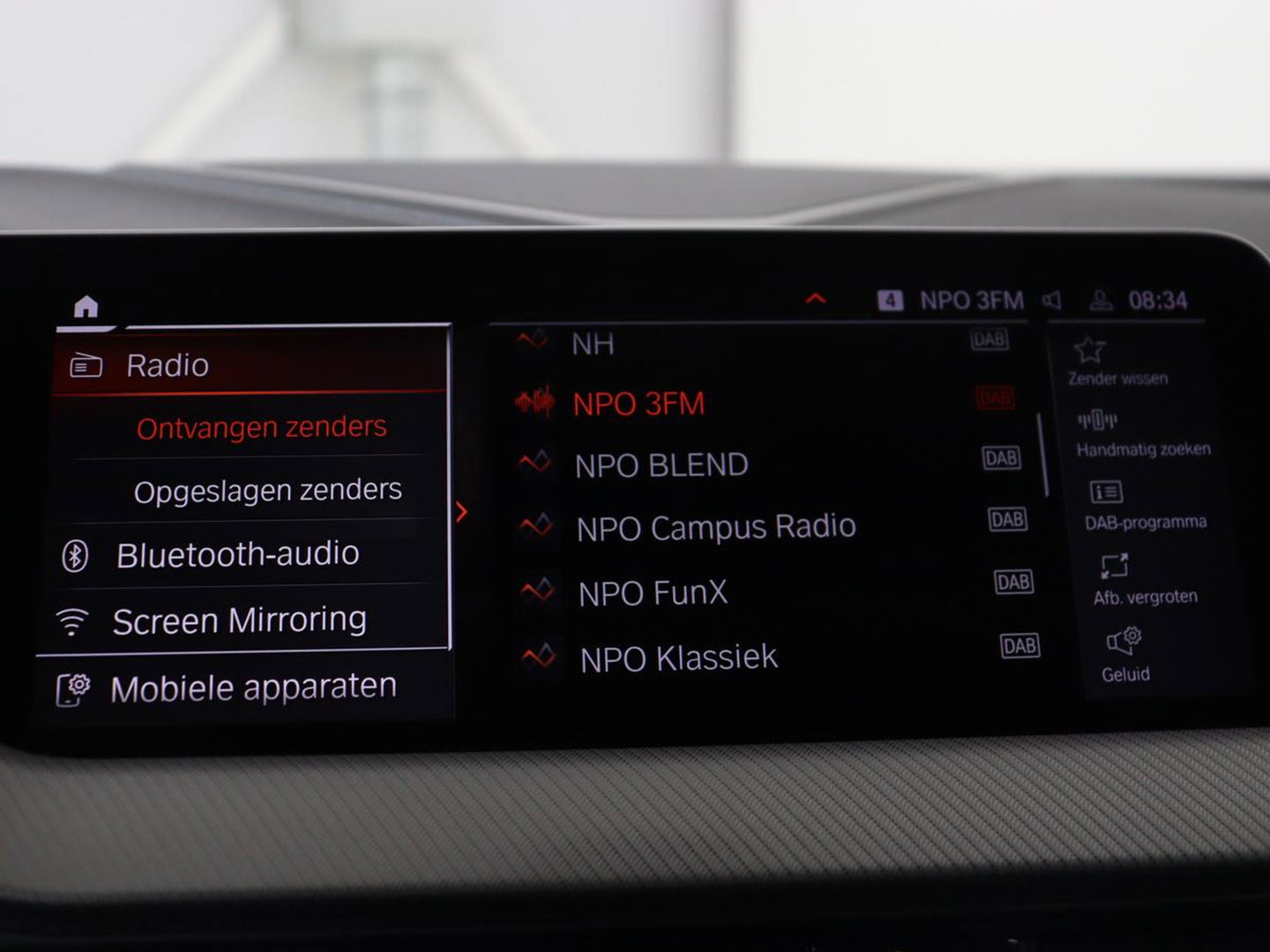 BMW 1-serie 118i M Sport | Panoramadak | Stoelverwarming | Harman/Kardon | Camera | Live Cockpit | Carplay | Sfeerverlichting | Sportstoelen | Full LED | Navigatie | Half leder | Park Assist | Climate control