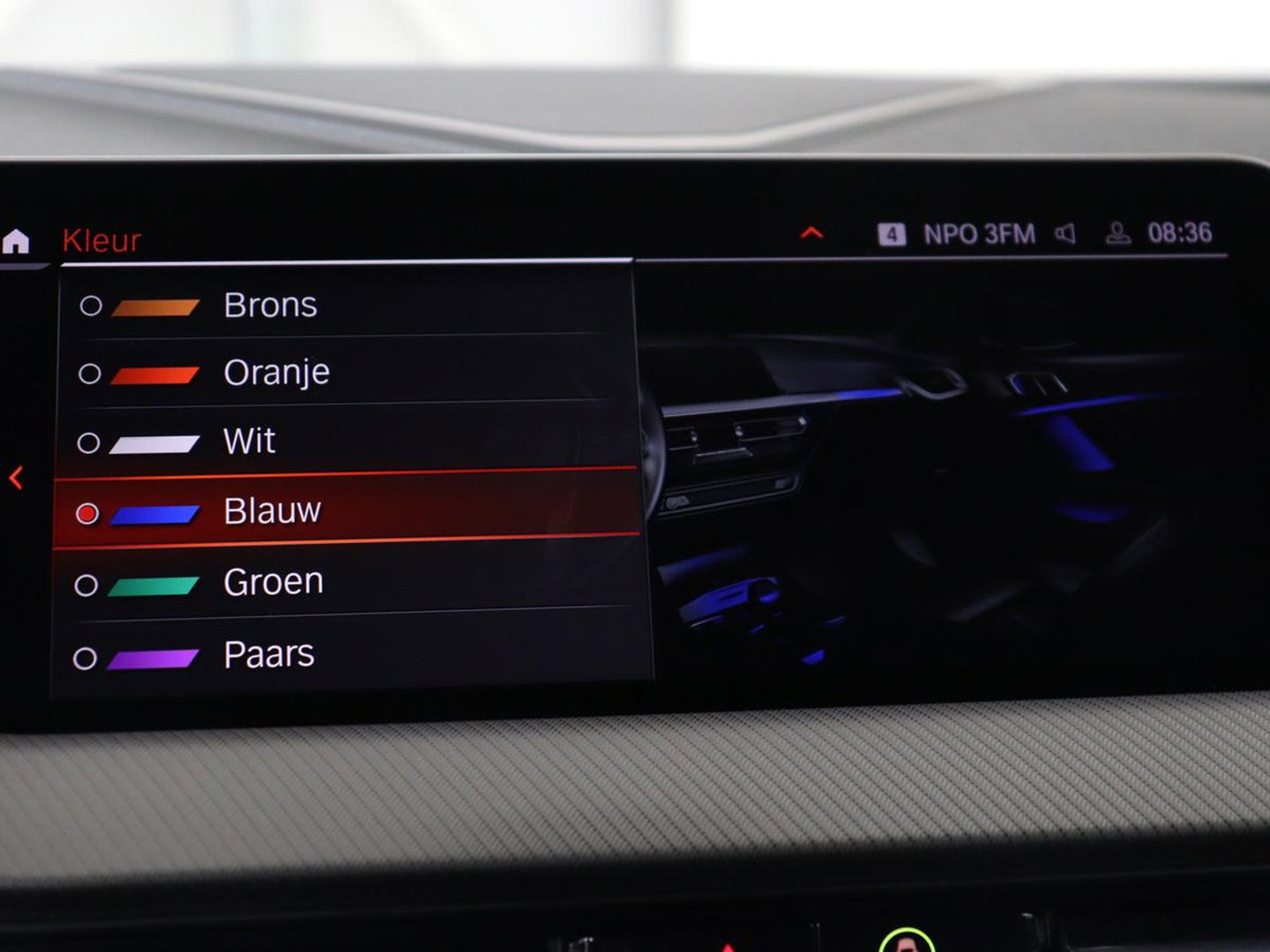 BMW 1-serie 118i M Sport | Panoramadak | Stoelverwarming | Harman/Kardon | Camera | Live Cockpit | Carplay | Sfeerverlichting | Sportstoelen | Full LED | Navigatie | Half leder | Park Assist | Climate control