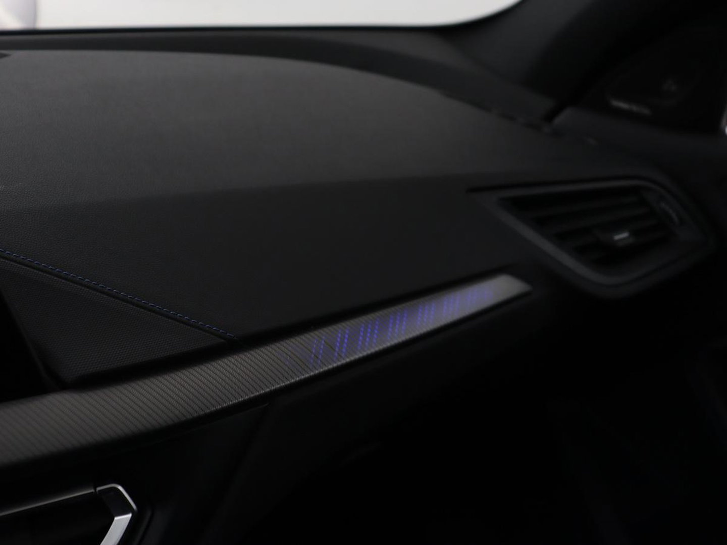 BMW 1-serie 118i M Sport | Panoramadak | Stoelverwarming | Harman/Kardon | Camera | Live Cockpit | Carplay | Sfeerverlichting | Sportstoelen | Full LED | Navigatie | Half leder | Park Assist | Climate control