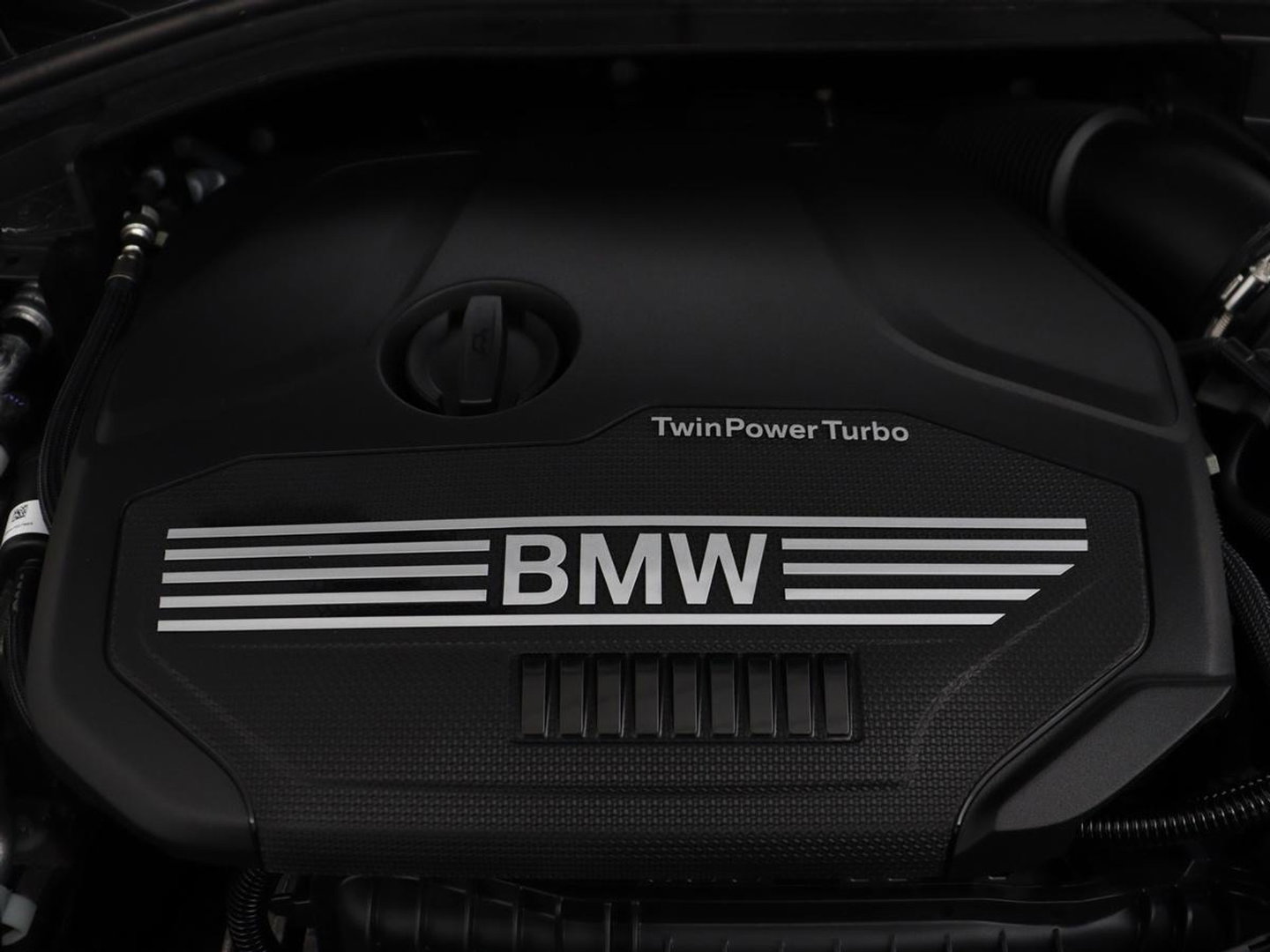 BMW 1-serie 118i M Sport | Panoramadak | Stoelverwarming | Harman/Kardon | Camera | Live Cockpit | Carplay | Sfeerverlichting | Sportstoelen | Full LED | Navigatie | Half leder | Park Assist | Climate control