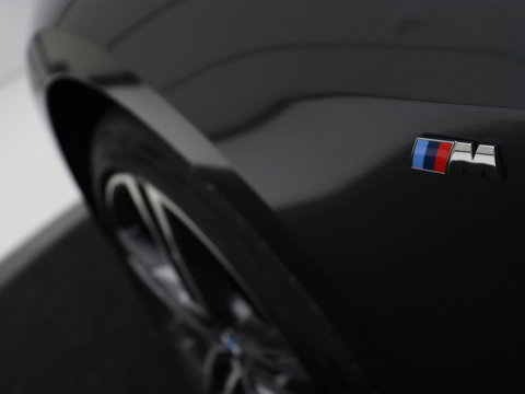 BMW 1-serie 118i M Sport | Panoramadak | Stoelverwarming | Harman/Kardon | Camera | Live Cockpit | Carplay | Sfeerverlichting | Sportstoelen | Full LED | Navigatie | Half leder | Park Assist | Climate control