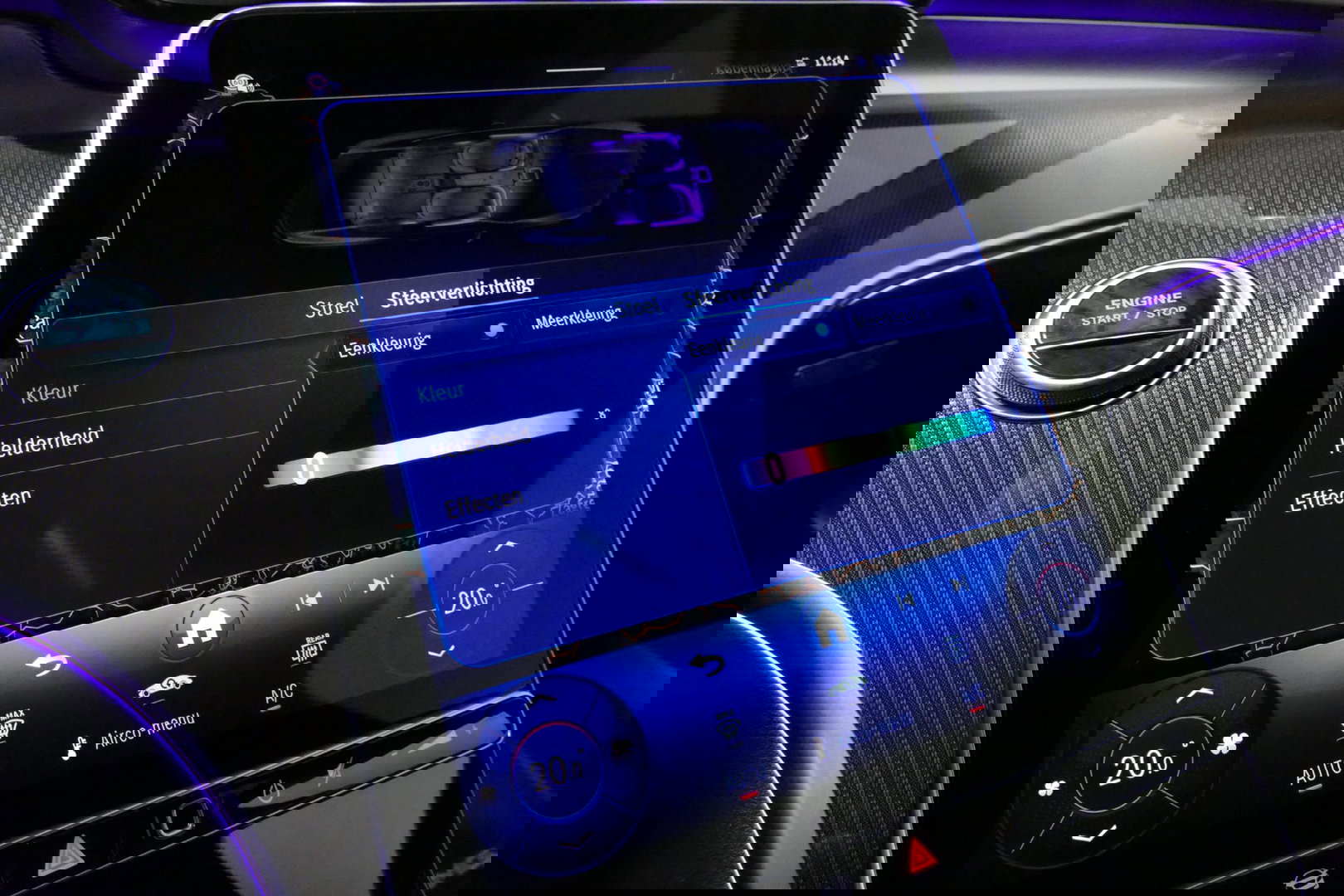 Mercedes-Benz CLE Coupé 300 e AMG Line / E53 AMG Look / Maxton design Bodykit / Panoramadak / Elektr. verstelbare voorstoelen + memory / Digital Light (Laser) / Apple Carplay - Android Auto / Stoelverwarming / Ambienteverlichting / 20'' LMV / Stuurwiel verwarming / Night p