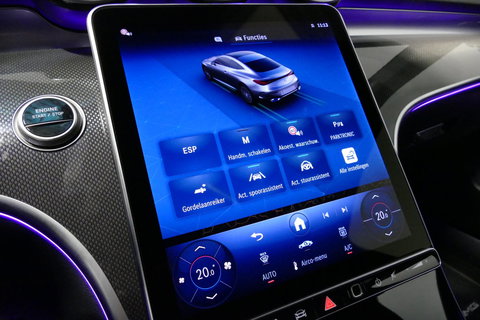 Mercedes-Benz CLE Coupé 300 e AMG Line / E53 AMG Look / Maxton design Bodykit / Panoramadak / Elektr. verstelbare voorstoelen + memory / Digital Light (Laser) / Apple Carplay - Android Auto / Stoelverwarming / Ambienteverlichting / 20'' LMV / Stuurwiel verwarming / Night p