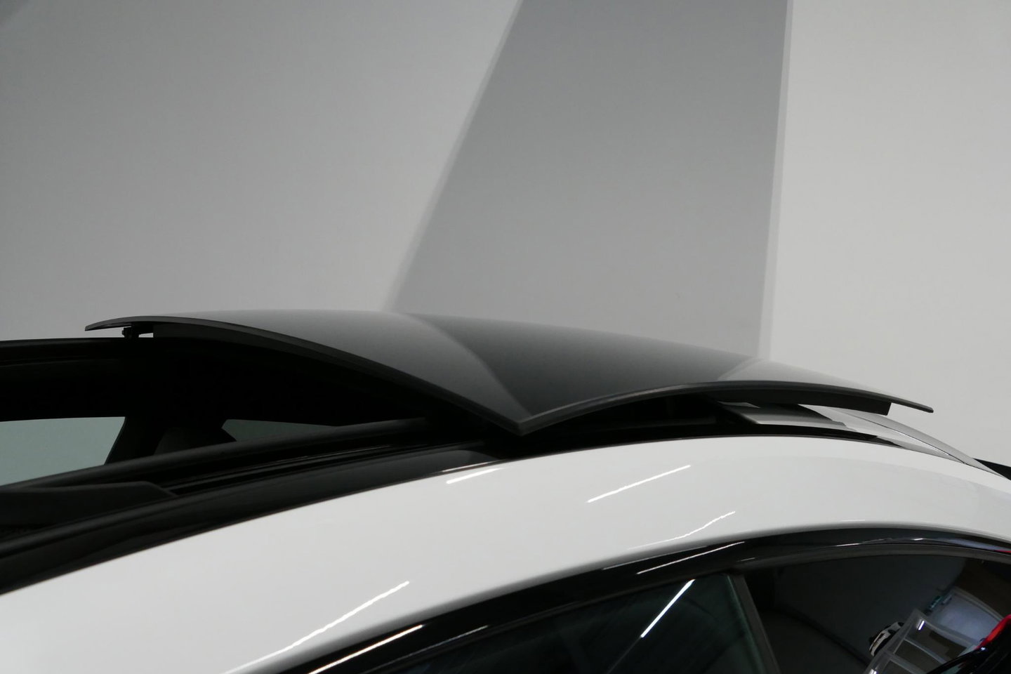 Mercedes-Benz CLE Coupé 300 e AMG Line / E53 AMG Look / Maxton design Bodykit / Panoramadak / Elektr. verstelbare voorstoelen + memory / Digital Light (Laser) / Apple Carplay - Android Auto / Stoelverwarming / Ambienteverlichting / 20'' LMV / Stuurwiel verwarming / Night p