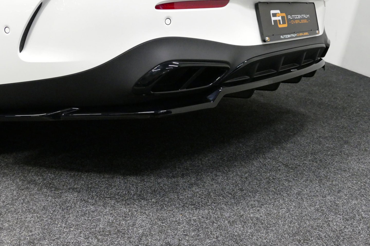 Mercedes-Benz CLE Coupé 300 e AMG Line / E53 AMG Look / Maxton design Bodykit / Panoramadak / Elektr. verstelbare voorstoelen + memory / Digital Light (Laser) / Apple Carplay - Android Auto / Stoelverwarming / Ambienteverlichting / 20'' LMV / Stuurwiel verwarming / Night p