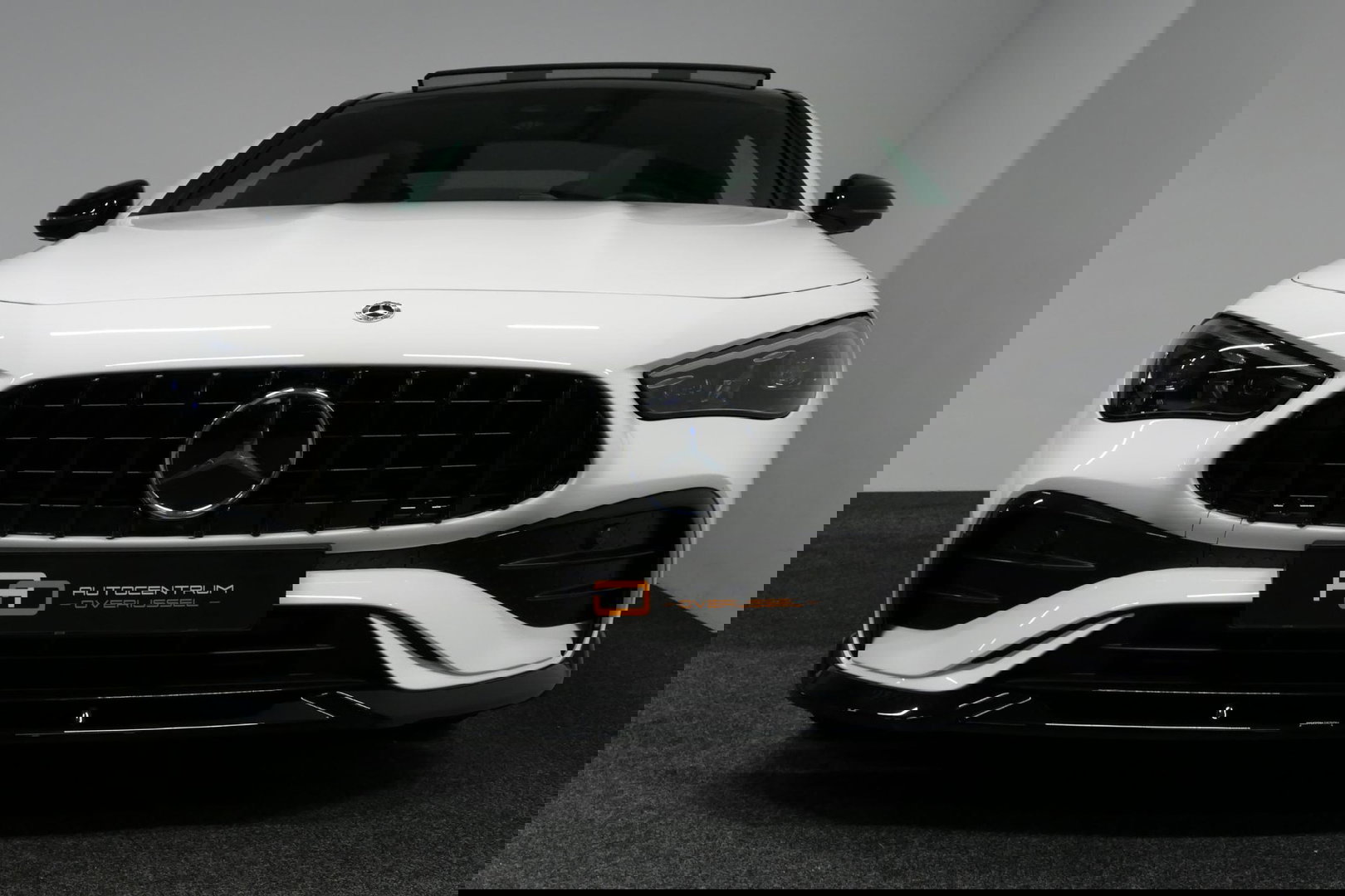 Mercedes-Benz CLE Coupé 300 e AMG Line / E53 AMG Look / Maxton design Bodykit / Panoramadak / Elektr. verstelbare voorstoelen + memory / Digital Light (Laser) / Apple Carplay - Android Auto / Stoelverwarming / Ambienteverlichting / 20'' LMV / Stuurwiel verwarming / Night p