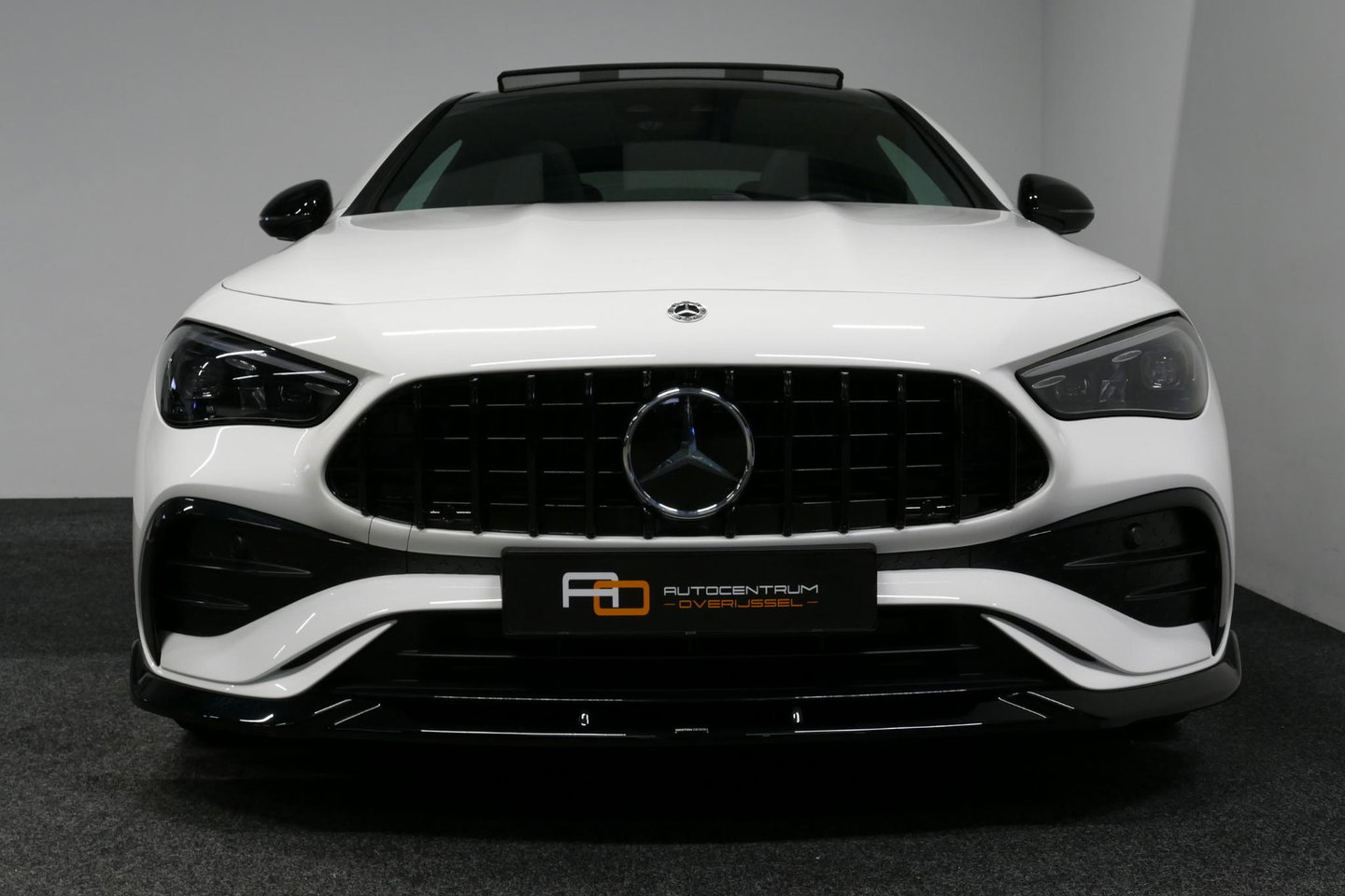 Mercedes-Benz CLE Coupé 300 e AMG Line / E53 AMG Look / Maxton design Bodykit / Panoramadak / Elektr. verstelbare voorstoelen + memory / Digital Light (Laser) / Apple Carplay - Android Auto / Stoelverwarming / Ambienteverlichting / 20'' LMV / Stuurwiel verwarming / Night p