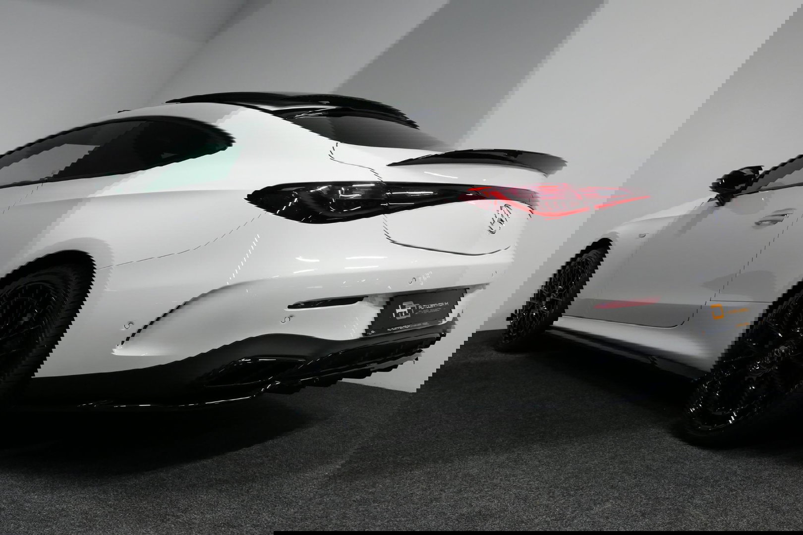 Mercedes-Benz CLE Coupé 300 e AMG Line / E53 AMG Look / Maxton design Bodykit / Panoramadak / Elektr. verstelbare voorstoelen + memory / Digital Light (Laser) / Apple Carplay - Android Auto / Stoelverwarming / Ambienteverlichting / 20'' LMV / Stuurwiel verwarming / Night p