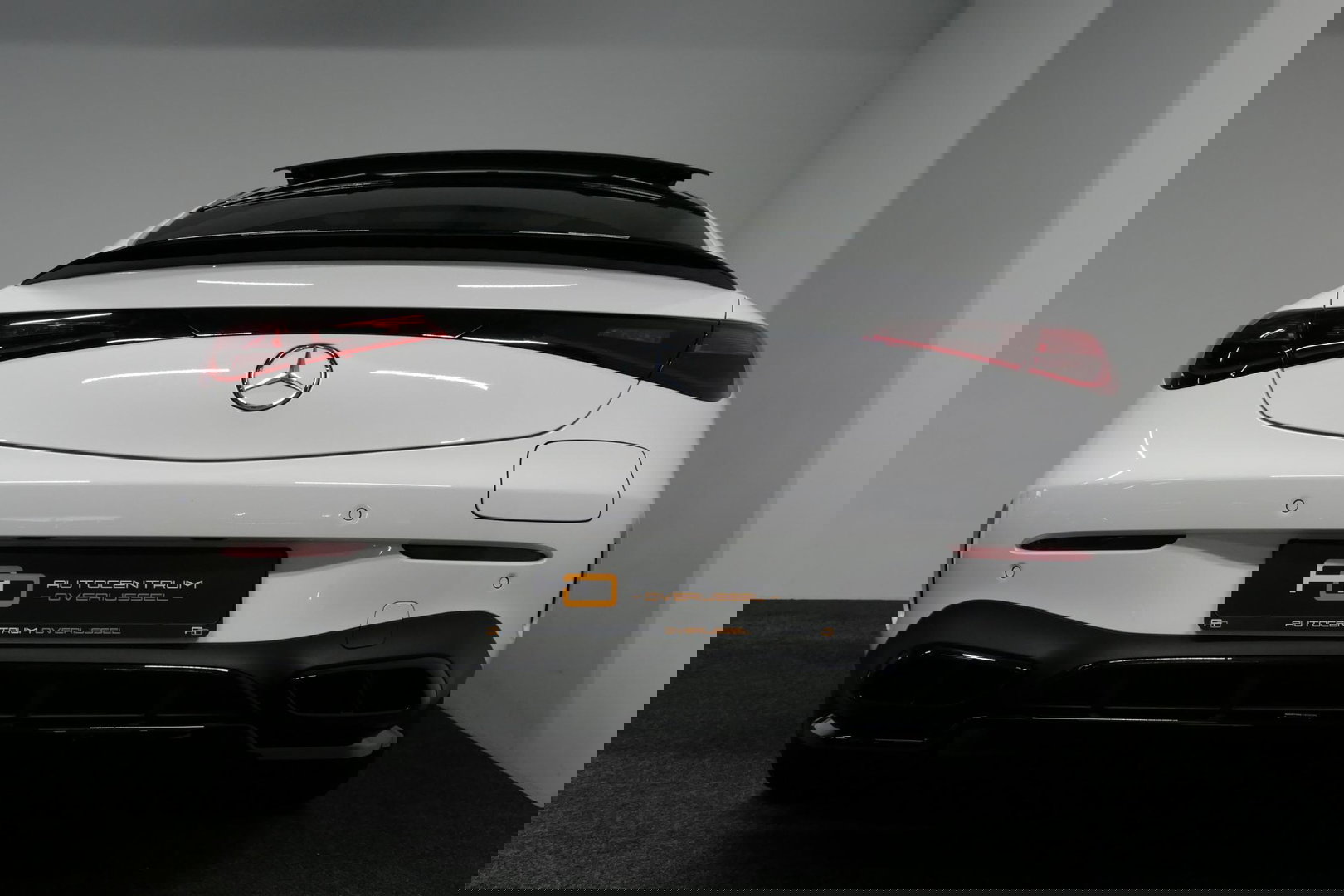 Mercedes-Benz CLE Coupé 300 e AMG Line / E53 AMG Look / Maxton design Bodykit / Panoramadak / Elektr. verstelbare voorstoelen + memory / Digital Light (Laser) / Apple Carplay - Android Auto / Stoelverwarming / Ambienteverlichting / 20'' LMV / Stuurwiel verwarming / Night p