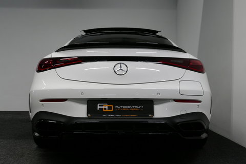 Mercedes-Benz CLE Coupé 300 e AMG Line / E53 AMG Look / Maxton design Bodykit / Panoramadak / Elektr. verstelbare voorstoelen + memory / Digital Light (Laser) / Apple Carplay - Android Auto / Stoelverwarming / Ambienteverlichting / 20'' LMV / Stuurwiel verwarming / Night p