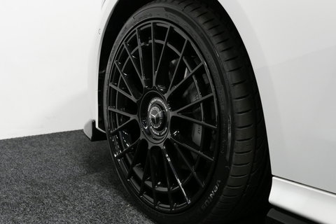 Mercedes-Benz CLE Coupé 300 e AMG Line / E53 AMG Look / Maxton design Bodykit / Panoramadak / Elektr. verstelbare voorstoelen + memory / Digital Light (Laser) / Apple Carplay - Android Auto / Stoelverwarming / Ambienteverlichting / 20'' LMV / Stuurwiel verwarming / Night p