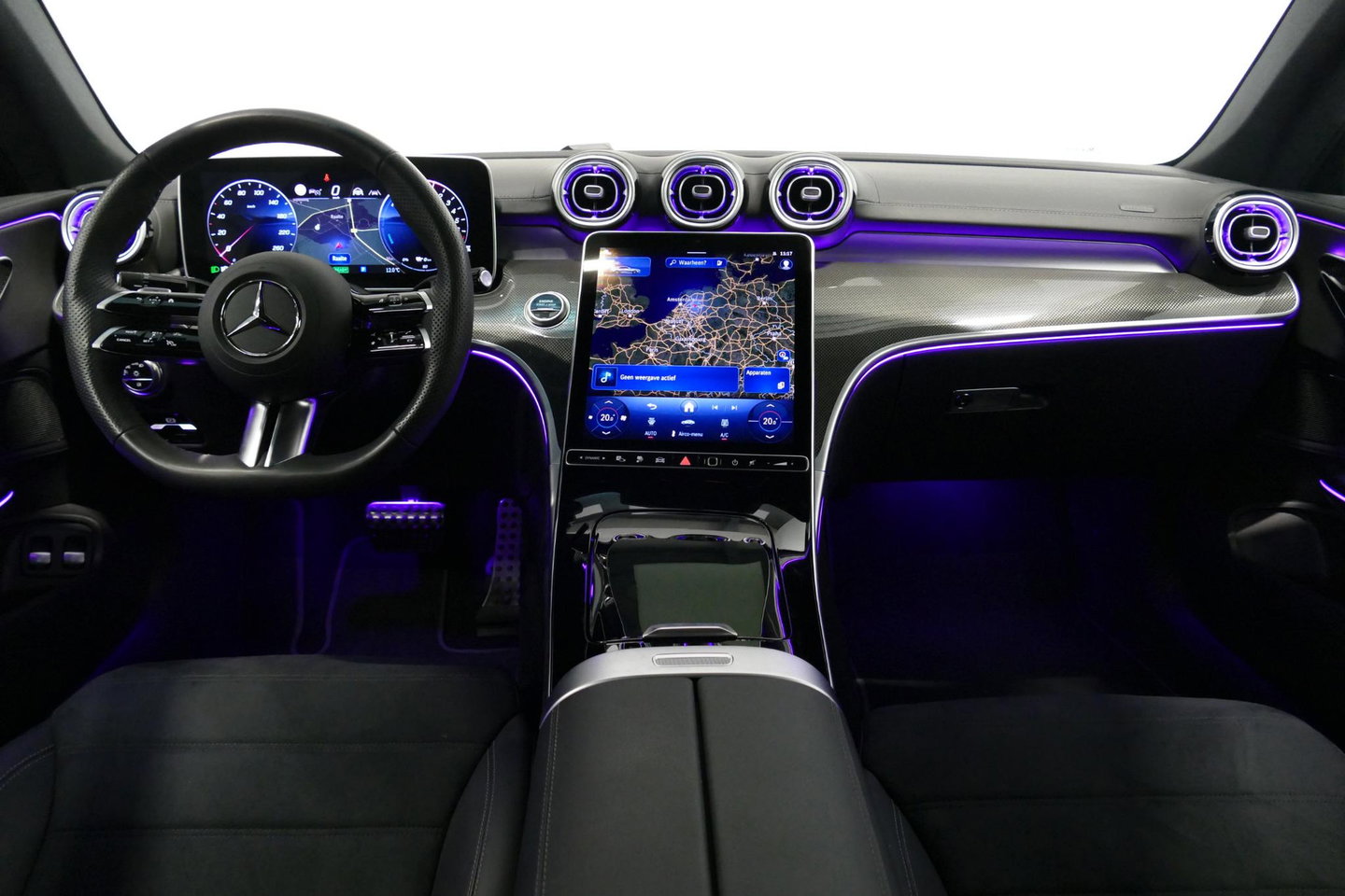 Mercedes-Benz CLE Coupé 300 e AMG Line / E53 AMG Look / Maxton design Bodykit / Panoramadak / Elektr. verstelbare voorstoelen + memory / Digital Light (Laser) / Apple Carplay - Android Auto / Stoelverwarming / Ambienteverlichting / 20'' LMV / Stuurwiel verwarming / Night p