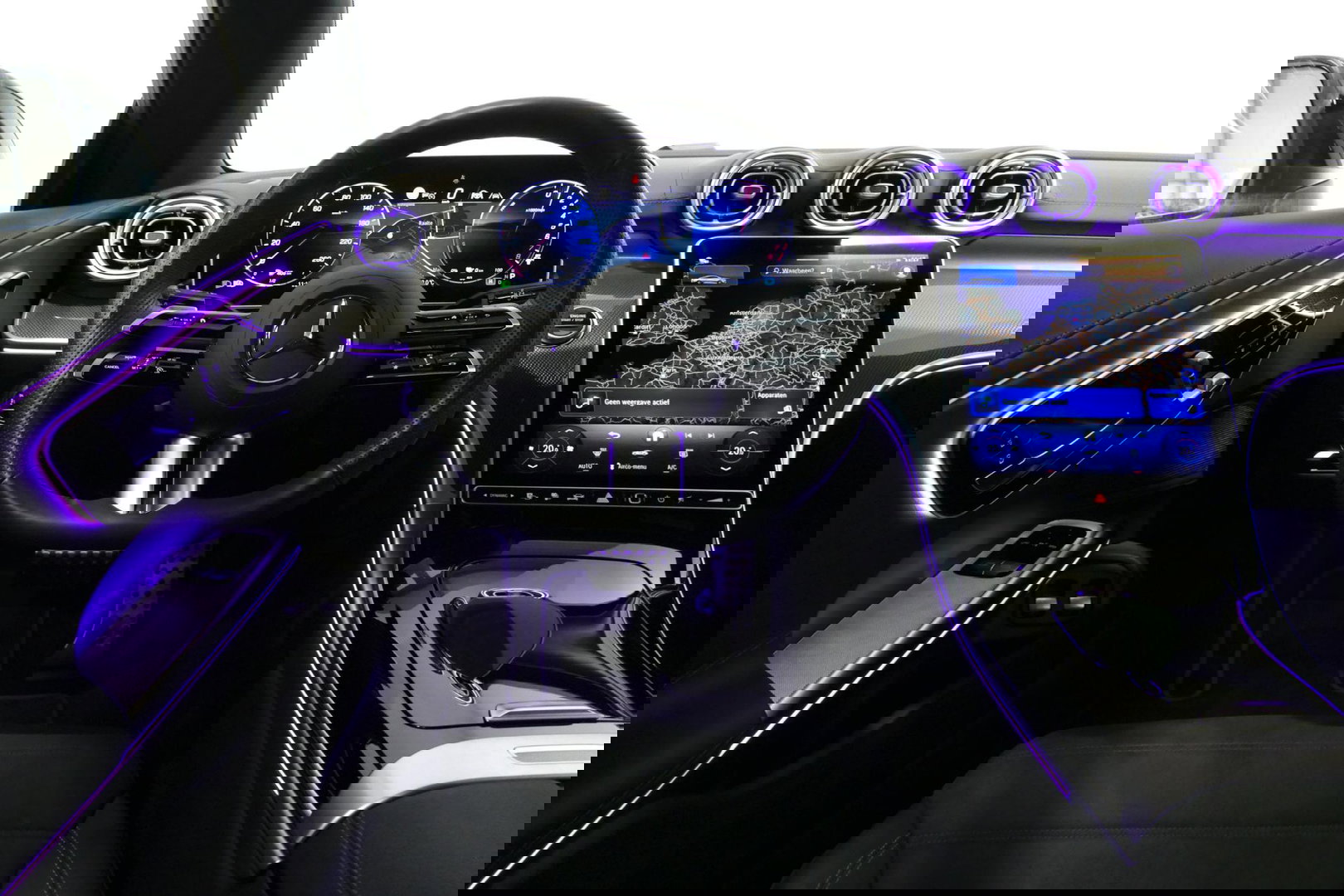 Mercedes-Benz CLE Coupé 300 e AMG Line / E53 AMG Look / Maxton design Bodykit / Panoramadak / Elektr. verstelbare voorstoelen + memory / Digital Light (Laser) / Apple Carplay - Android Auto / Stoelverwarming / Ambienteverlichting / 20'' LMV / Stuurwiel verwarming / Night p