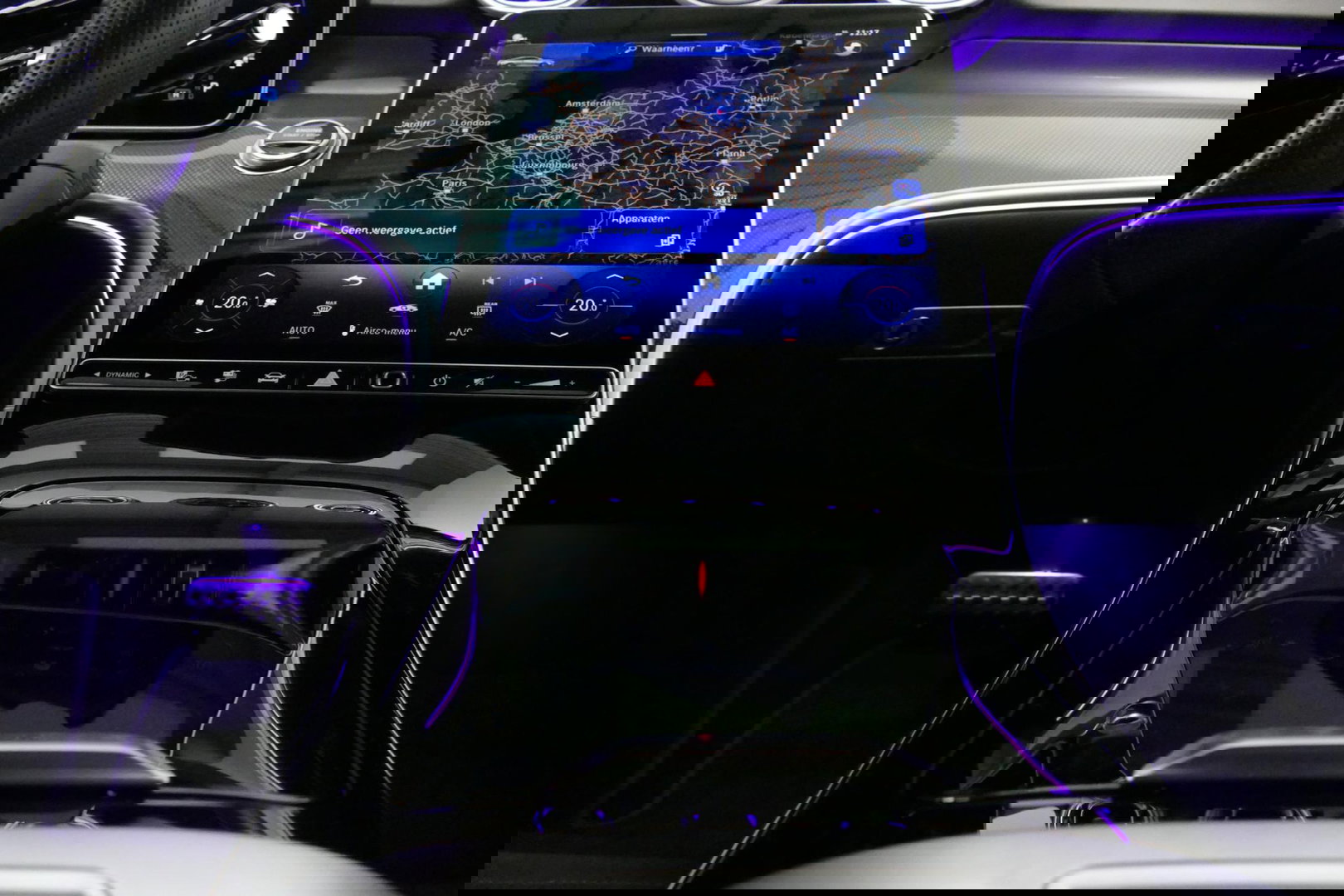 Mercedes-Benz CLE Coupé 300 e AMG Line / E53 AMG Look / Maxton design Bodykit / Panoramadak / Elektr. verstelbare voorstoelen + memory / Digital Light (Laser) / Apple Carplay - Android Auto / Stoelverwarming / Ambienteverlichting / 20'' LMV / Stuurwiel verwarming / Night p