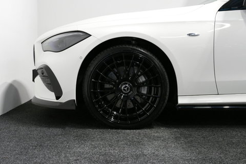 Mercedes-Benz CLE Coupé 300 e AMG Line / E53 AMG Look / Maxton design Bodykit / Panoramadak / Elektr. verstelbare voorstoelen + memory / Digital Light (Laser) / Apple Carplay - Android Auto / Stoelverwarming / Ambienteverlichting / 20'' LMV / Stuurwiel verwarming / Night p