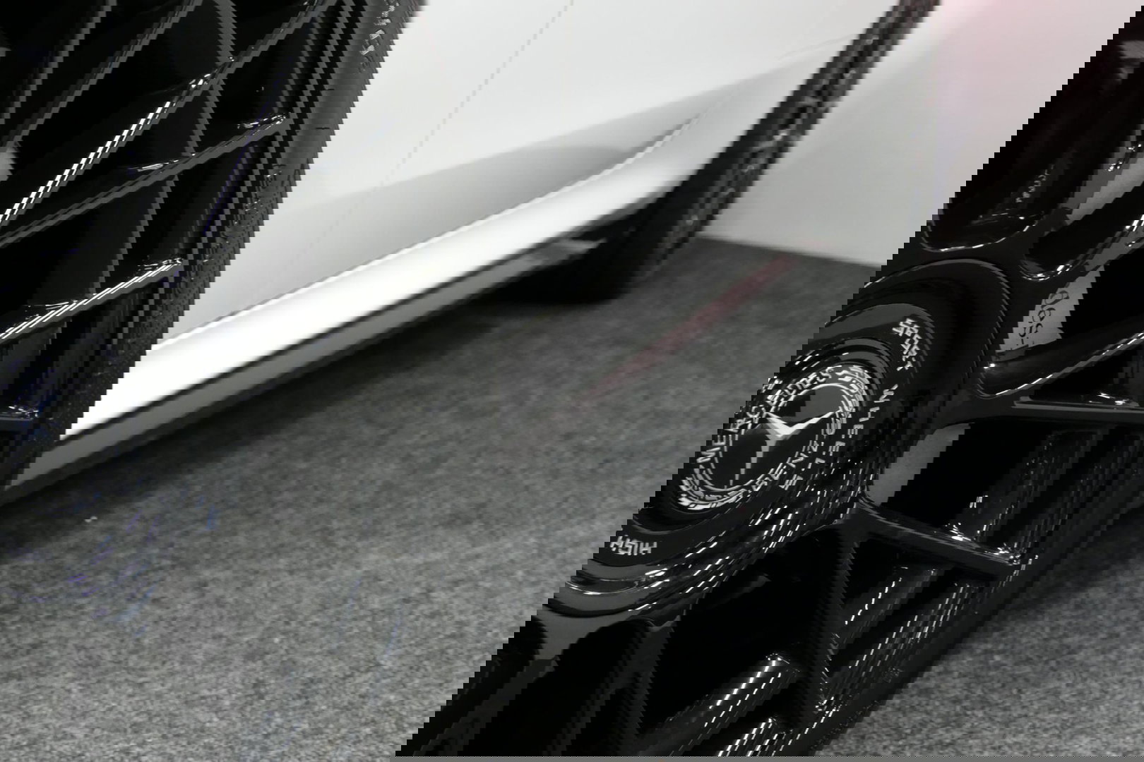 Mercedes-Benz CLE Coupé 300 e AMG Line / E53 AMG Look / Maxton design Bodykit / Panoramadak / Elektr. verstelbare voorstoelen + memory / Digital Light (Laser) / Apple Carplay - Android Auto / Stoelverwarming / Ambienteverlichting / 20'' LMV / Stuurwiel verwarming / Night p