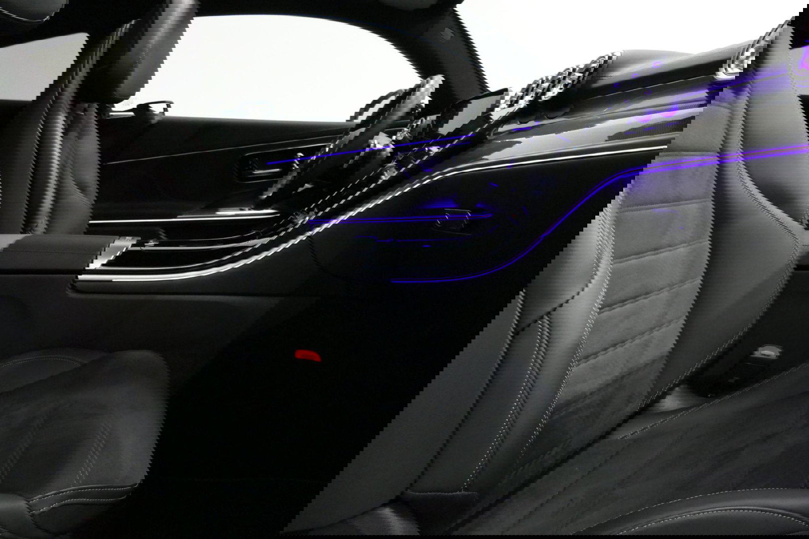 Mercedes-Benz CLE Coupé 300 e AMG Line / E53 AMG Look / Maxton design Bodykit / Panoramadak / Elektr. verstelbare voorstoelen + memory / Digital Light (Laser) / Apple Carplay - Android Auto / Stoelverwarming / Ambienteverlichting / 20'' LMV / Stuurwiel verwarming / Night p