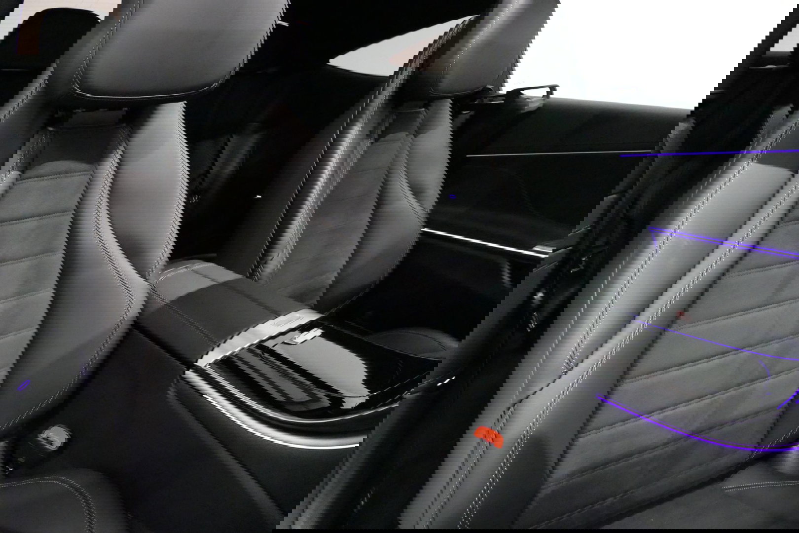 Mercedes-Benz CLE Coupé 300 e AMG Line / E53 AMG Look / Maxton design Bodykit / Panoramadak / Elektr. verstelbare voorstoelen + memory / Digital Light (Laser) / Apple Carplay - Android Auto / Stoelverwarming / Ambienteverlichting / 20'' LMV / Stuurwiel verwarming / Night p