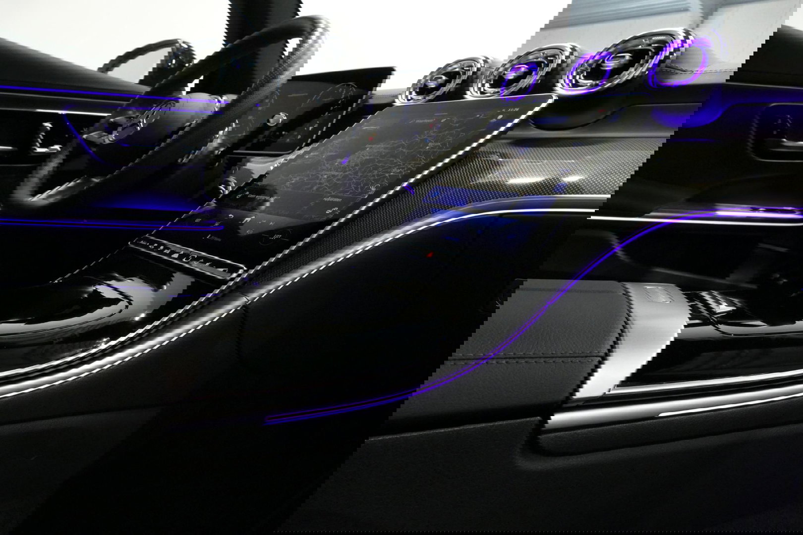 Mercedes-Benz CLE Coupé 300 e AMG Line / E53 AMG Look / Maxton design Bodykit / Panoramadak / Elektr. verstelbare voorstoelen + memory / Digital Light (Laser) / Apple Carplay - Android Auto / Stoelverwarming / Ambienteverlichting / 20'' LMV / Stuurwiel verwarming / Night p