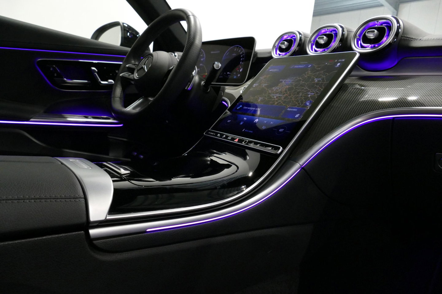 Mercedes-Benz CLE Coupé 300 e AMG Line / E53 AMG Look / Maxton design Bodykit / Panoramadak / Elektr. verstelbare voorstoelen + memory / Digital Light (Laser) / Apple Carplay - Android Auto / Stoelverwarming / Ambienteverlichting / 20'' LMV / Stuurwiel verwarming / Night p